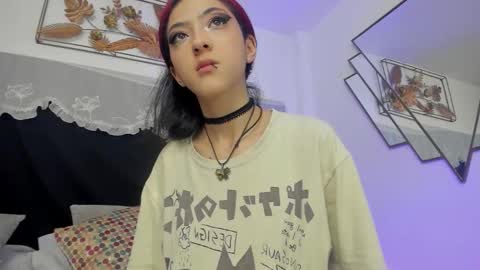 Snapshot of bonniecute_ chatting on October 15, 2025, 12:33 am online show from October 15, 2025, 12:33 am