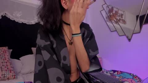 Snapshot of bonniecute_ chatting on October 18, 2025, 12:24 am online show from October 18, 2025, 12:24 am