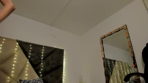 Snapshot of bonniecute_ chatting on November 5, 2025, 11:49 pm online show from November 5, 2025, 11:49 pm