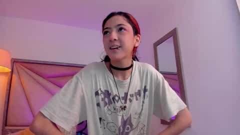 Snapshot of bonniecute_ chatting on November 12, 2025, 11:47 pm online show from November 12, 2025, 11:47 pm