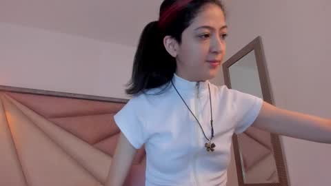 Snapshot of bonniecute_ chatting on November 17, 2025, 10:37 pm online show from November 17, 2025, 10:37 pm