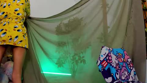 Snapshot of bonniecute_ chatting on November 20, 2025, 12:44 am online show from November 20, 2025, 12:44 am