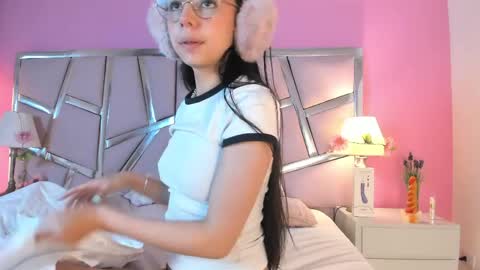 Snapshot of bonniepark_ chatting on May 4, 2026, 1:07 pm Bonnie online show from May 4, 2026, 1:07 pm