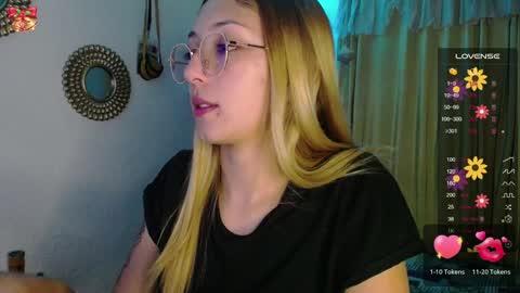 Snapshot of bonny_clyde_xx_ chatting on December 4, 2024, 4:32 am Soffy Brooks Independent model online show from December 4, 2024, 4:32 am