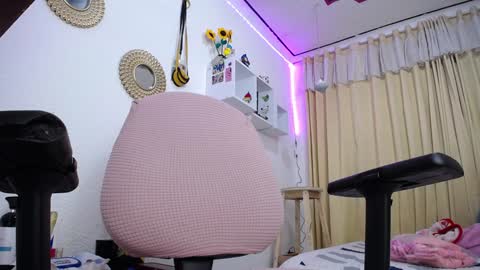 Snapshot of bonny_clyde_xx_ chatting on February 1, 2025, 11:43 am Soffy Brooks Independent model online show from February 1, 2025, 11:43 am