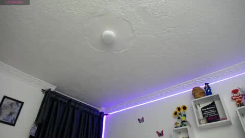 Soffy Brooks Independent model online show from April 14, 2026, 5:46 am