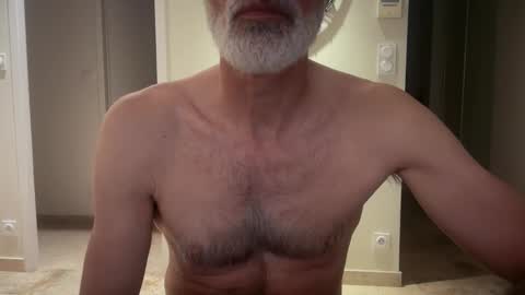 Snapshot of bonzo21 chatting on April 21, 2026, 6:44 pm bonzo21 online show from April 21, 2026, 6:44 pm