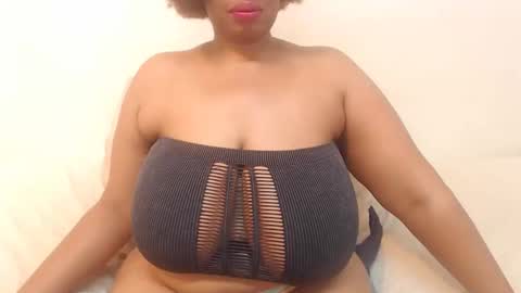 Snapshot of boobyqueen24 chatting on January 20, 2025, 10:51 am boobyqueen online show from January 20, 2025, 10:51 am