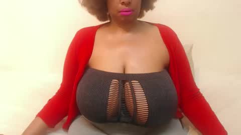 Snapshot of boobyqueen24 chatting on February 17, 2025, 5:21 pm boobyqueen online show from February 17, 2025, 5:21 pm