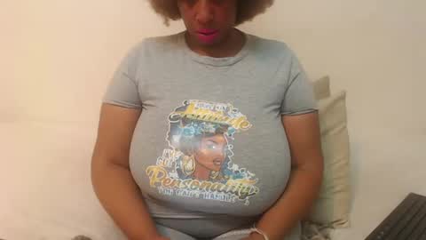 Snapshot of boobyqueen24 chatting on February 18, 2025, 9:09 pm boobyqueen online show from February 18, 2025, 9:09 pm