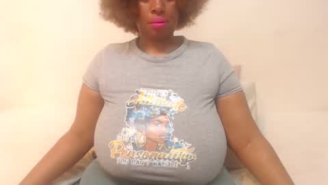 Snapshot of boobyqueen24 chatting on February 26, 2025, 6:43 pm boobyqueen online show from February 26, 2025, 6:43 pm