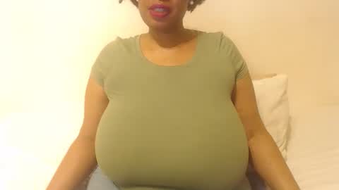 Snapshot of boobyqueen24 chatting on September 8, 2025, 4:39 pm boobyqueen online show from September 8, 2025, 4:39 pm