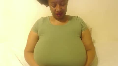 Snapshot of boobyqueen24 chatting on September 10, 2025, 7:25 pm boobyqueen online show from September 10, 2025, 7:25 pm