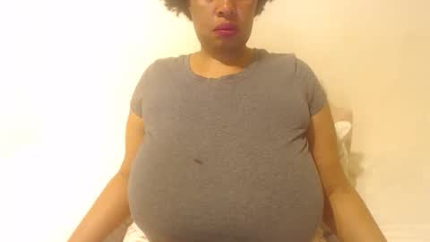 Snapshot of boobyqueen24 chatting on September 17, 2025, 5:58 pm boobyqueen online show from September 17, 2025, 5:58 pm