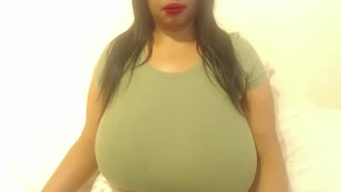 Snapshot of boobyqueen24 chatting on November 3, 2025, 5:31 am boobyqueen online show from November 3, 2025, 5:31 am