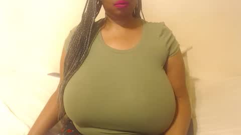 Snapshot of boobyqueen24 chatting on November 21, 2025, 2:43 am boobyqueen online show from November 21, 2025, 2:43 am