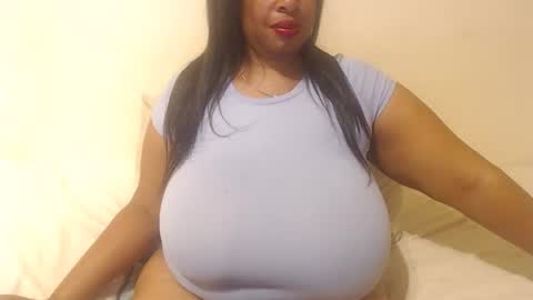 Snapshot of boobyqueen24 chatting on December 16, 2025, 10:59 pm boobyqueen online show from December 16, 2025, 10:59 pm