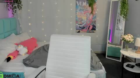 Milena online show from June 17, 2026, 2:58 am