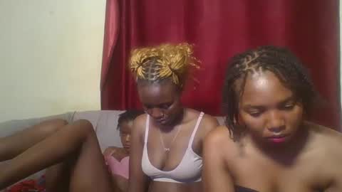 bootie_caramel online show from February 28, 2025, 3:04 pm