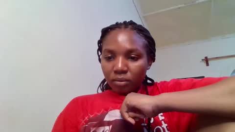 bootie_caramel online show from October 13, 2025, 4:18 pm