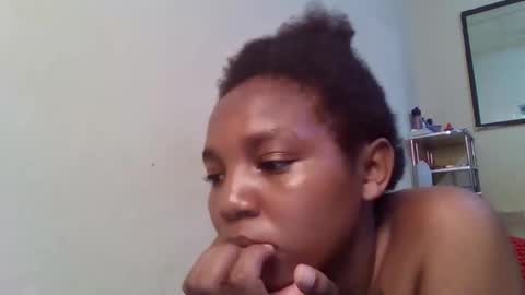 bootie_caramel online show from November 9, 2025, 8:12 am