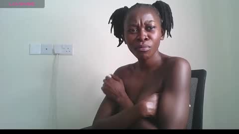 Snapshot of booty_queen001 chatting on December 5, 2024, 7:49 am Heather online show from December 5, 2024, 7:49 am