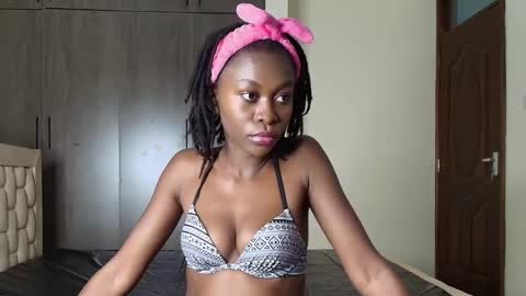 Snapshot of booty_queen001 chatting on January 31, 2025, 7:29 pm Heather online show from January 31, 2025, 7:29 pm