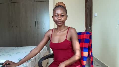 Snapshot of booty_queen001 chatting on February 22, 2025, 7:01 am Heather online show from February 22, 2025, 7:01 am