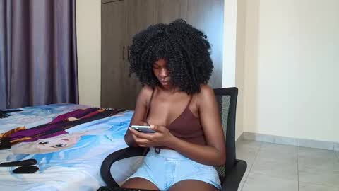 Snapshot of booty_queen001 chatting on March 3, 2025, 8:05 am Heather online show from March 3, 2025, 8:05 am