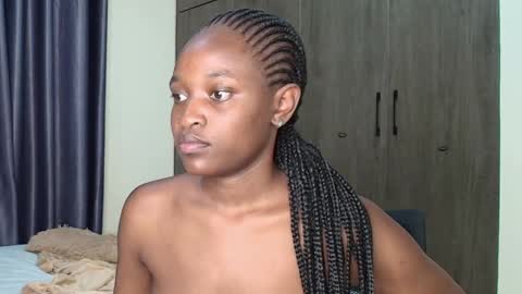 Snapshot of booty_queen001 chatting on March 10, 2025, 12:18 am Heather online show from March 10, 2025, 12:18 am