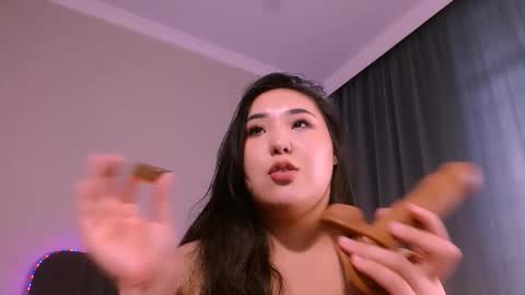 Snapshot of bootylecious_ chatting on February 15, 2026, 7:51 am Mona online show from February 15, 2026, 7:51 am