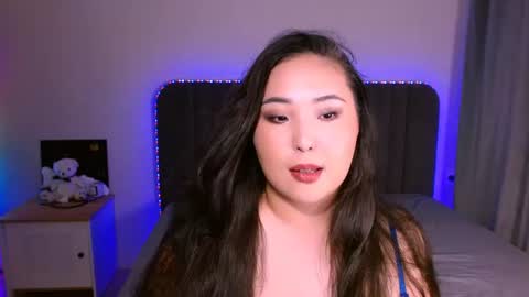 Snapshot of bootylecious_ chatting on July 15, 2026, 2:17 am Mona online show from July 15, 2026, 2:17 am