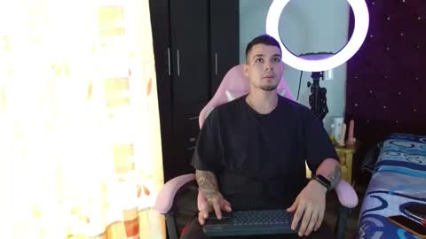 booyhott_ online show from November 4, 2025, 7:02 pm