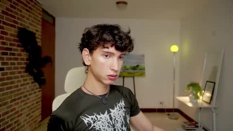 Snapshot of boream_ chatting on October 7, 2025, 10:23 am Bream online show from October 7, 2025, 10:23 am