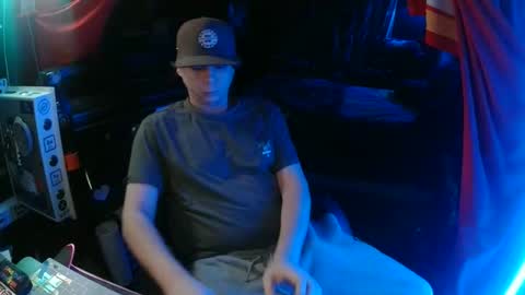 Snapshot of bowerboi1217 chatting on December 4, 2025, 8:12 am Bowerboi1217 online show from December 4, 2025, 8:12 am