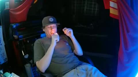 Snapshot of bowerboi1217 chatting on December 4, 2025, 9:01 pm Bowerboi1217 online show from December 4, 2025, 9:01 pm