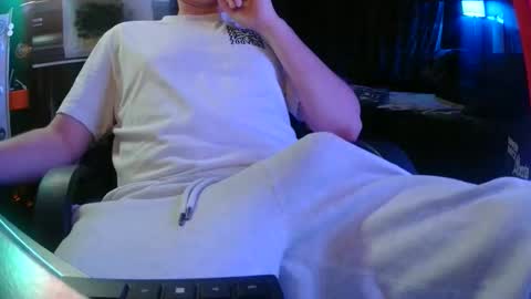 Snapshot of bowerboi1217 chatting on December 22, 2025, 2:08 am Bowerboi1217 online show from December 22, 2025, 2:08 am