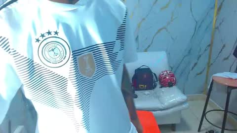 boy_tatto77 online show from January 14, 2026, 4:34 pm