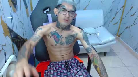 boy_tatto77 online show from February 13, 2026, 7:10 pm