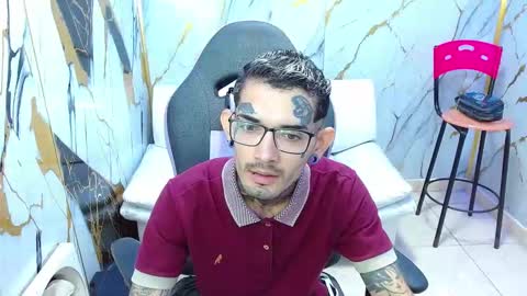 boy_tatto77 online show from March 14, 2026, 12:21 pm