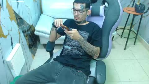 Snapshot of boy_tatto77 chatting on May 3, 2026, 12:44 pm boy_tatto77 online show from May 3, 2026, 12:44 pm