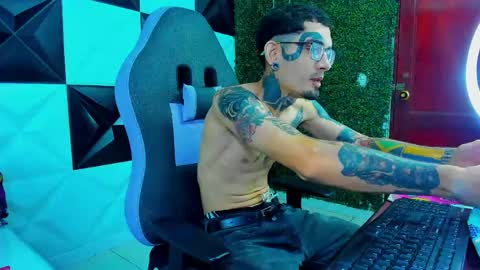 Snapshot of boy_tatto77 chatting on May 27, 2026, 12:02 pm boy_tatto77 online show from May 27, 2026, 12:02 pm