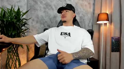 boyc02_ online show from December 4, 2025, 12:58 pm