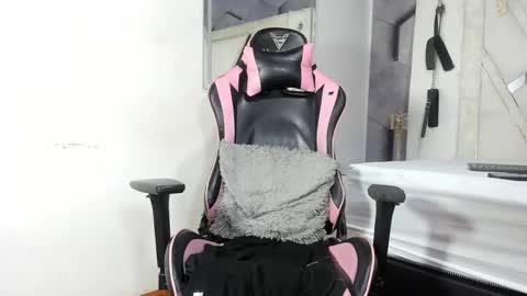 boyhot_mio online show from March 6, 2026, 3:03 am