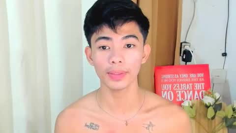 Snapshot of boynextdoor4ux chatting on December 5, 2025, 6:11 am HI IM JAMES DONT FORGET GIVE ME THUMBS UP AND JOIN TO MY FANCLUB online show from December 5, 2025, 6:11 am