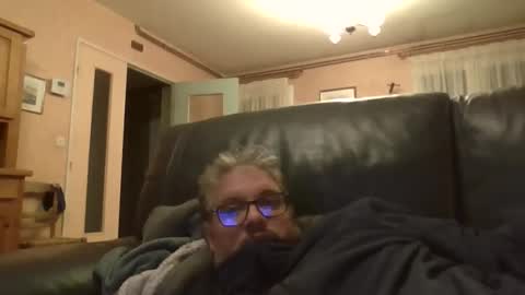 Snapshot of bozo81 chatting on November 5, 2025, 4:29 pm bozo81 online show from November 5, 2025, 4:29 pm