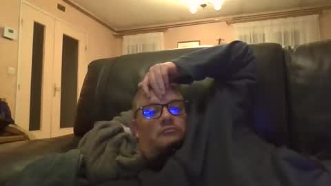 Snapshot of bozo81 chatting on November 20, 2025, 8:08 pm bozo81 online show from November 20, 2025, 8:08 pm