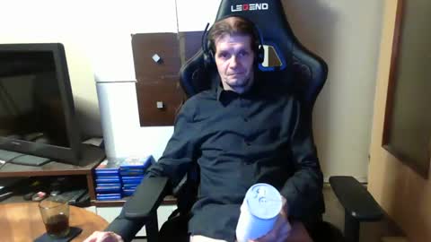 bponie1 online show from February 6, 2025, 5:03 am