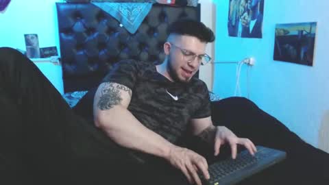 Snapshot of brad_hot_boy chatting on November 25, 2025, 6:19 pm brad hot boy online show from November 25, 2025, 6:19 pm