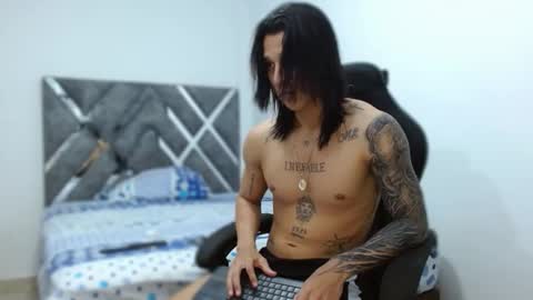 Snapshot of brad_wesley__ chatting on December 15, 2025, 1:32 am Brad online show from December 15, 2025, 1:32 am